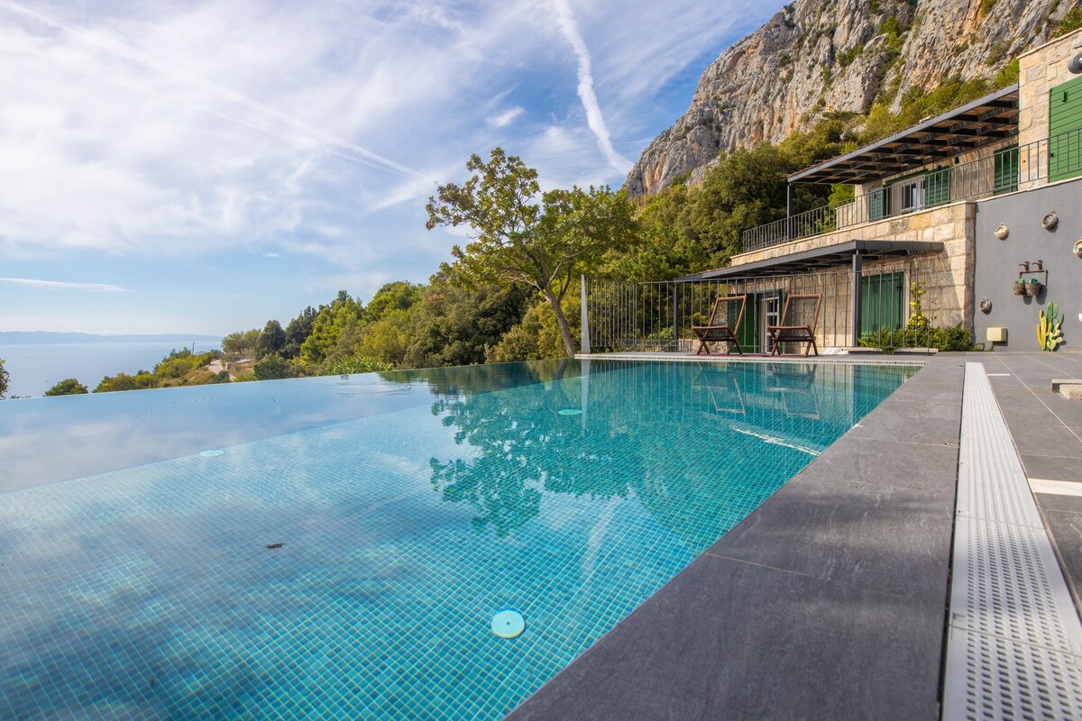 Stunning villa in Makarska with WiFi