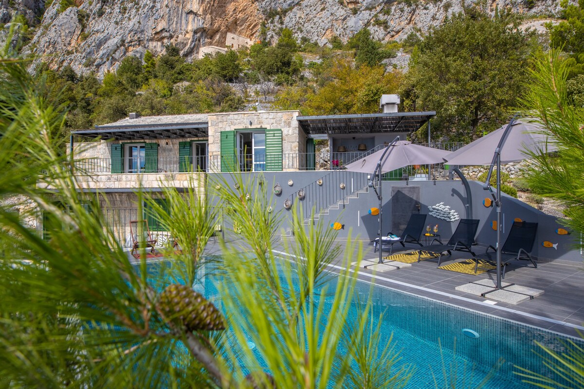 Stunning villa in Makarska with WiFi