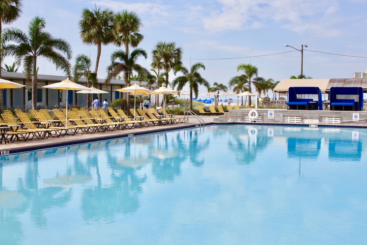 Your Next Beach Getaway! 2 Pools + Pets Allowed