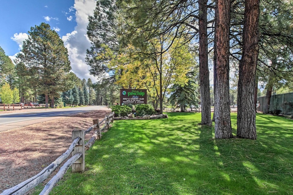 Spacious Pinetop Apartment: Patio & Gas Grill