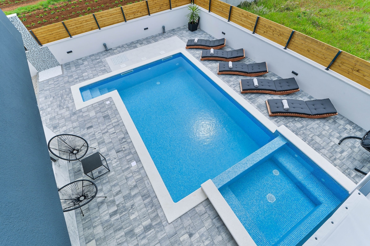 Four bedroom House, in Bibinje, Outdoor whirlpool