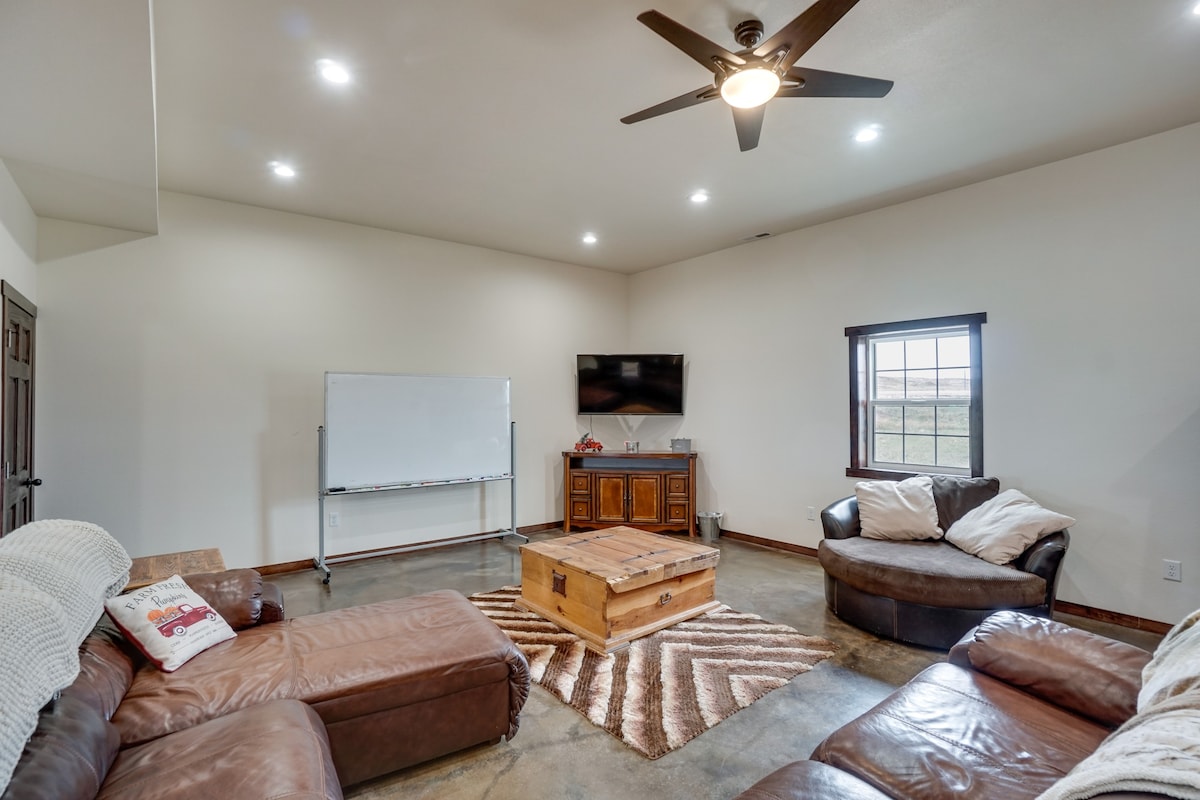 Pet-Friendly Lingle Ranch w/ Deck on 60 Acres!