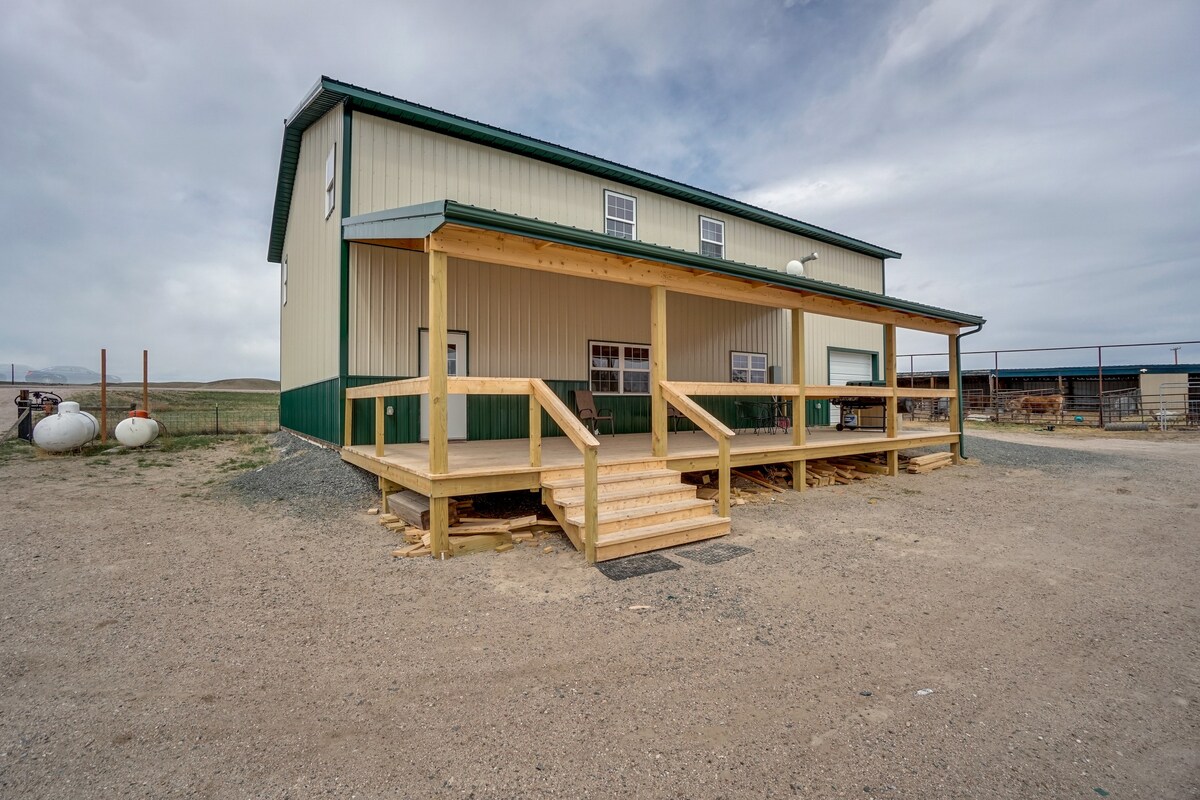 Pet-Friendly Lingle Ranch w/ Deck on 60 Acres!