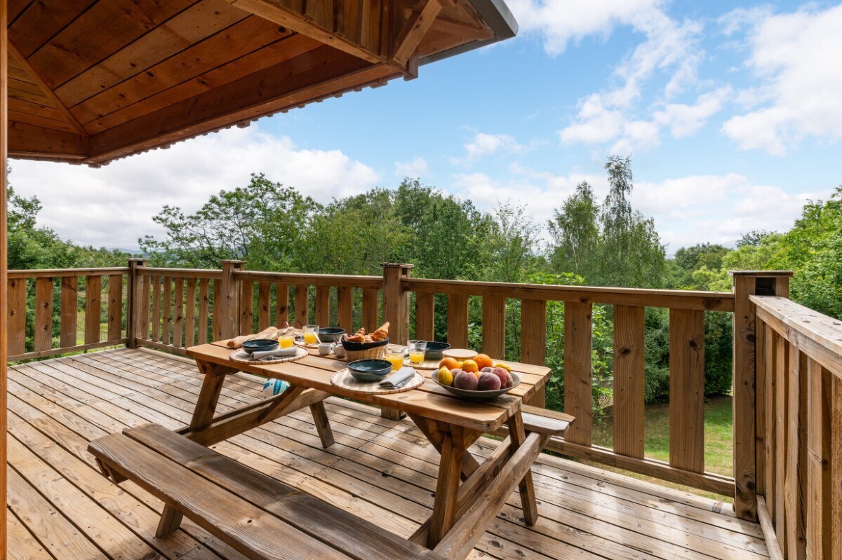 2-Room Wooden Cabin on Stilts for 5 People