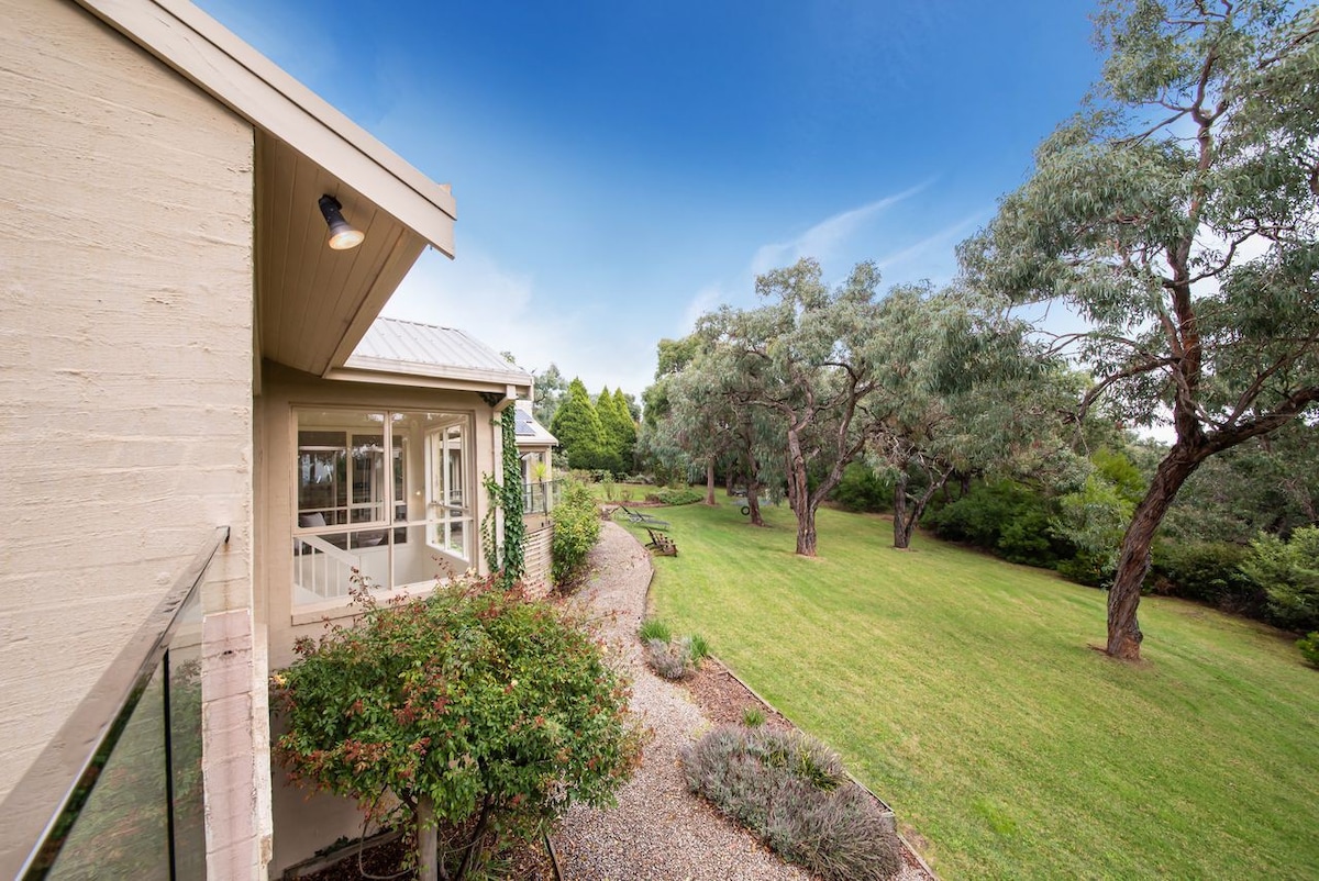 Ocean Views amongst the Tree Tops in Red Hill