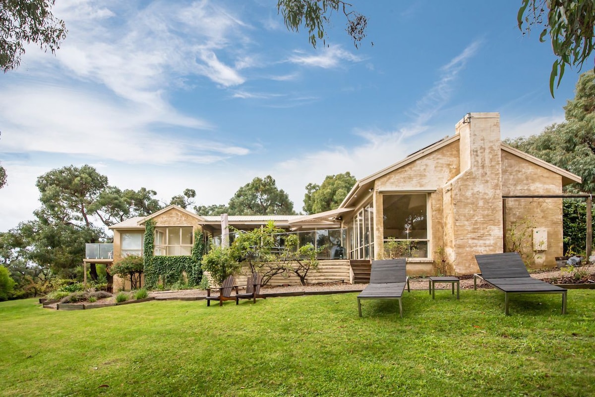 Ocean Views amongst the Tree Tops in Red Hill