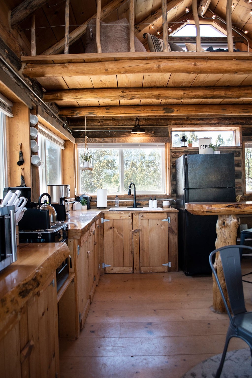 Tranquil+quiet log cabin retreat on 40 acre ranch