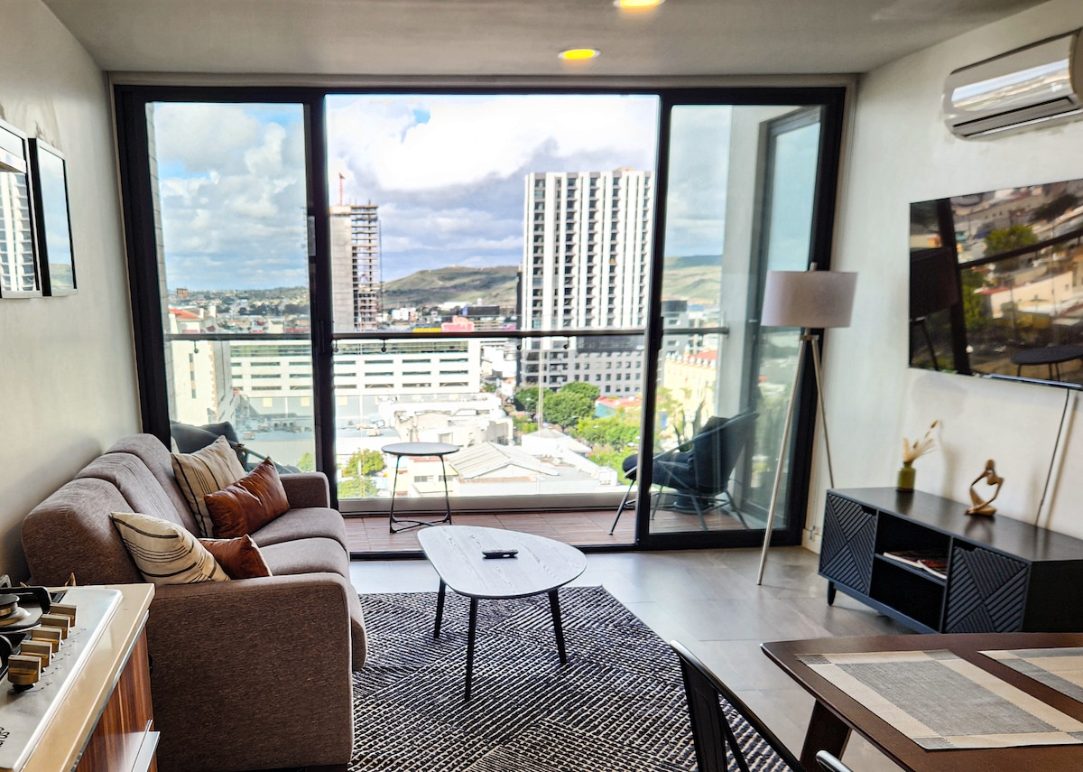 Downtown Apt with Balcony City View | Gym & Lounge