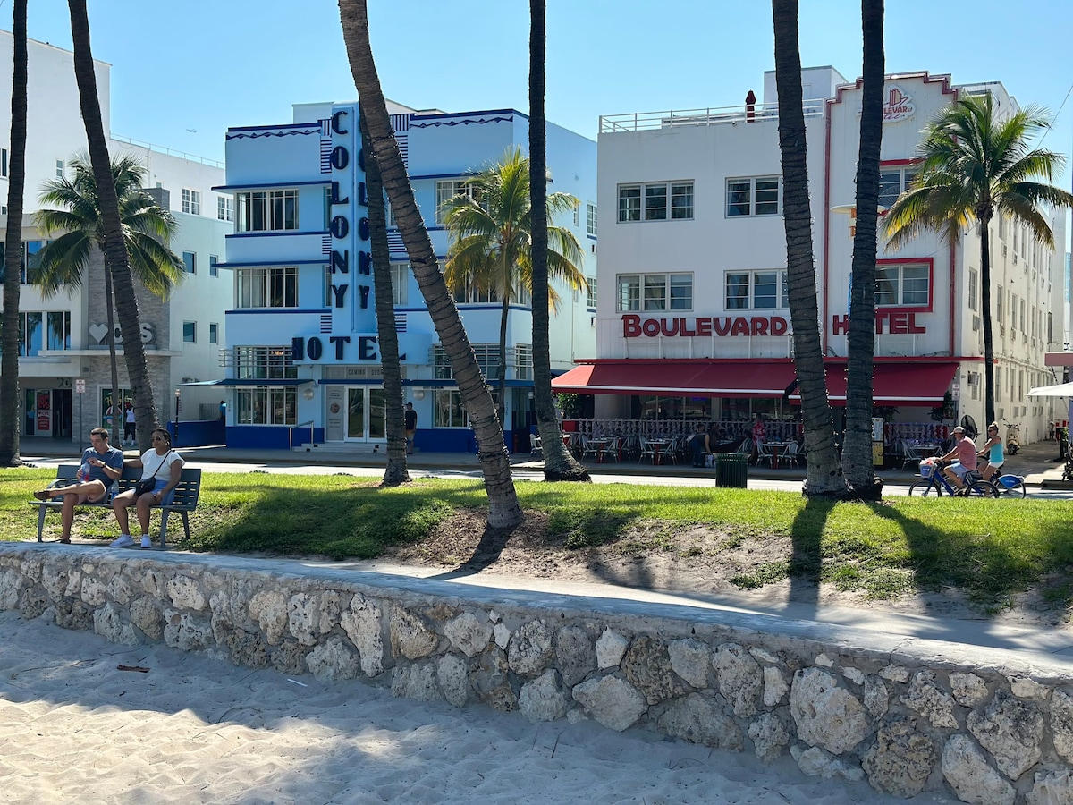 Ocean Drive Oasis Sleeps 3 Beach Views South Beach