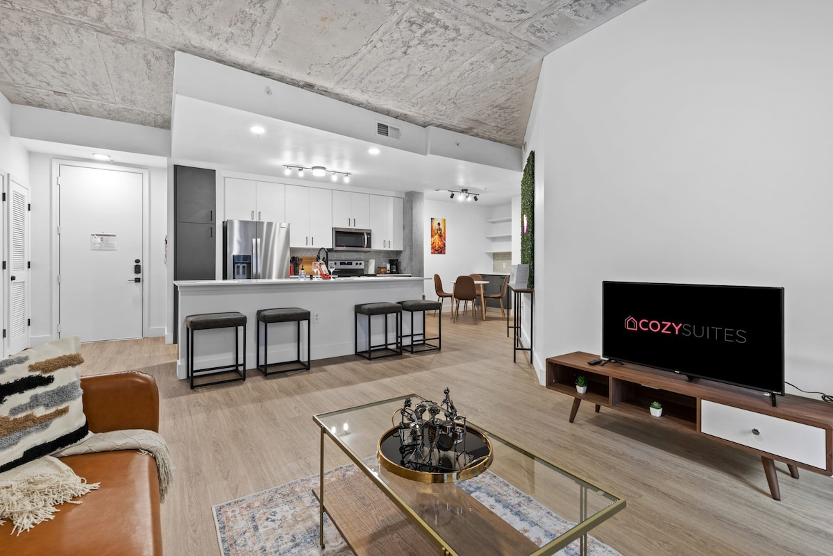 CozySuites Modern Midtown Loft 23