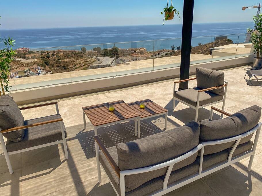 Luxury penthouse sea views with pool near beach