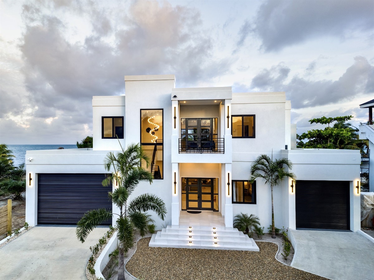 BRAND-NEW Modern Villa directly on the Caribbean