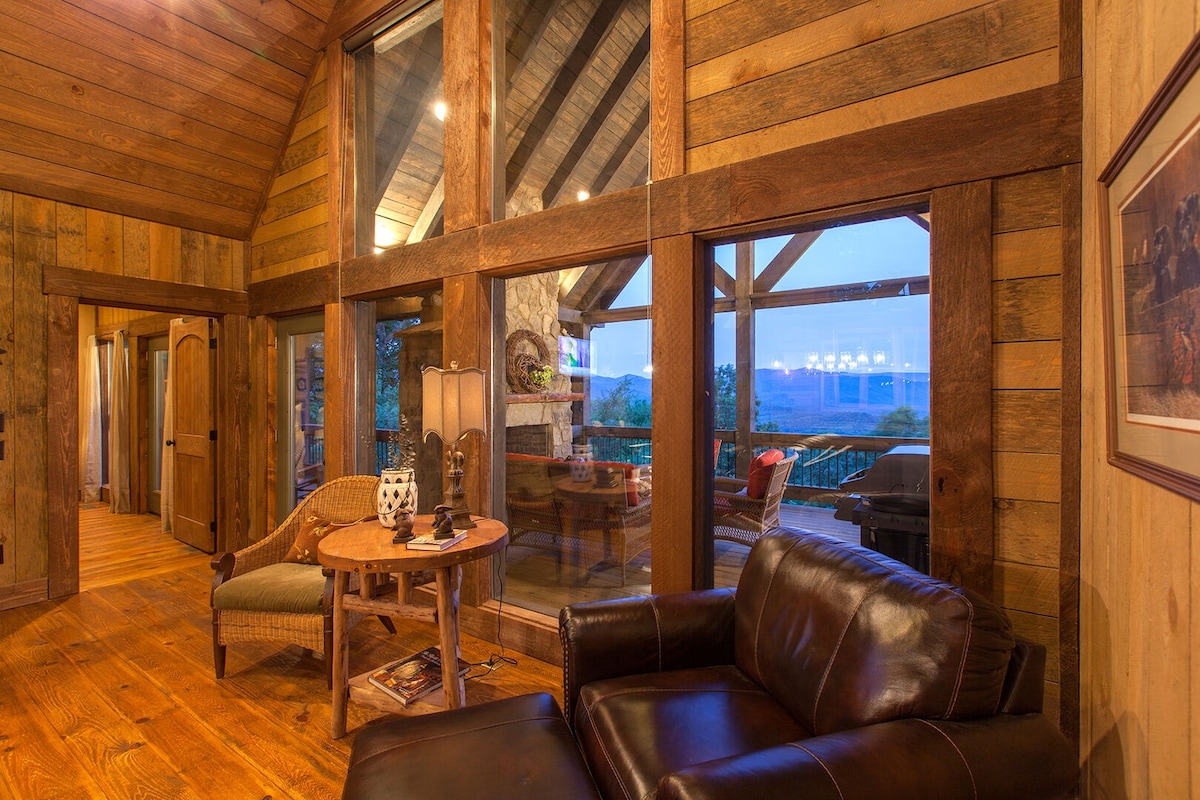 Stunning Views! Secluded Mountaintop Romance
