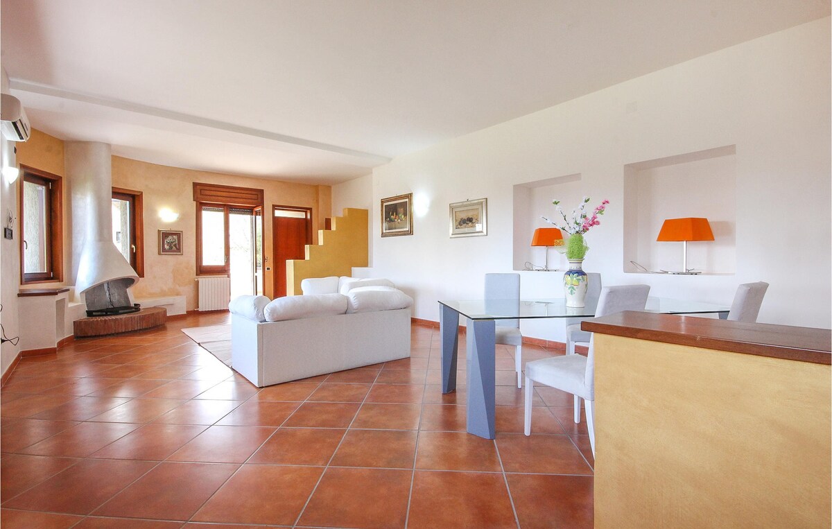 Nice home in Roccadaspide with WiFi and 4 Bedrooms