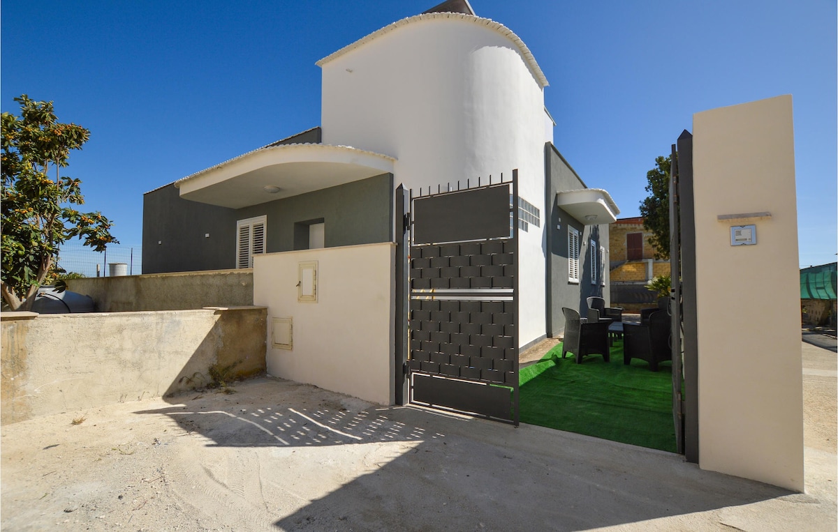 Awesome home in Ribera with kitchen