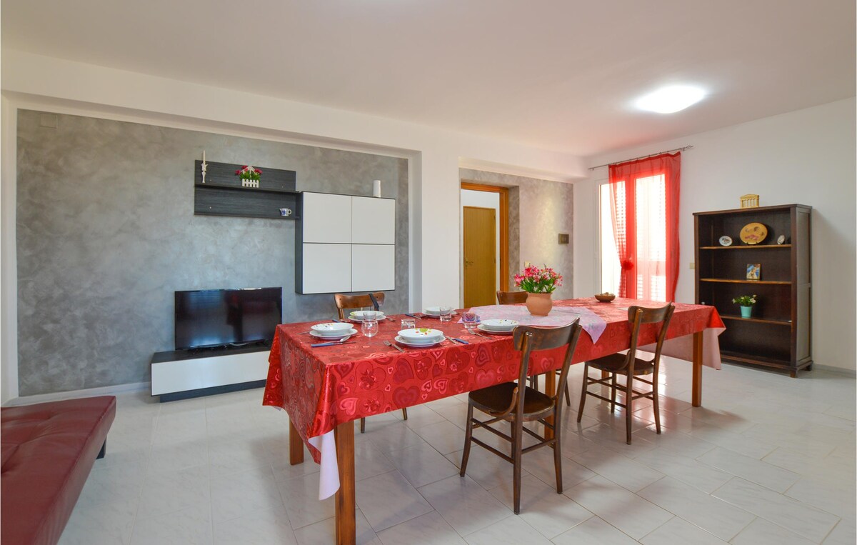 Awesome home in Ribera with kitchen