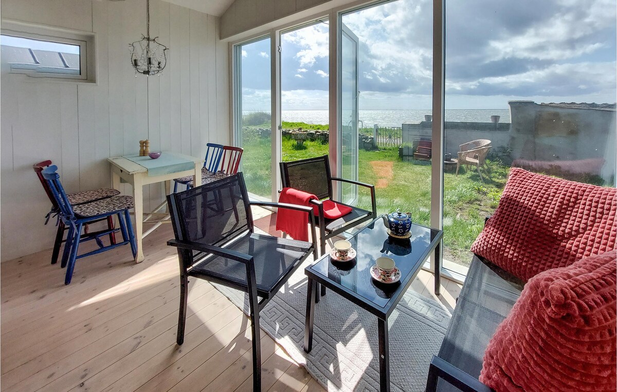 Lovely home in Nyhamnsläge with house sea view