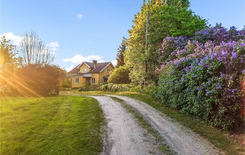 Lovely home in Berghem with WiFi