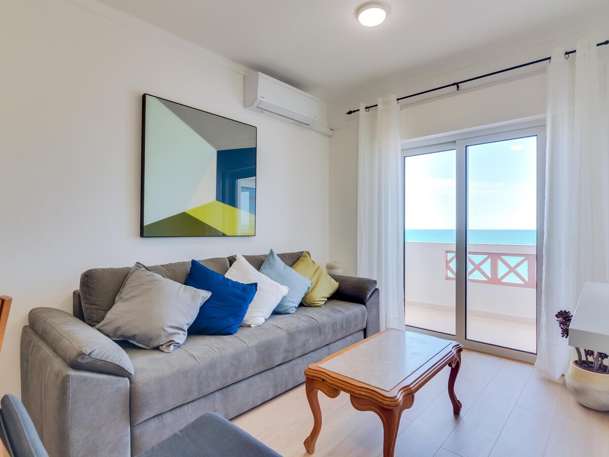 Beach front, 2 bdr apartment with balcony