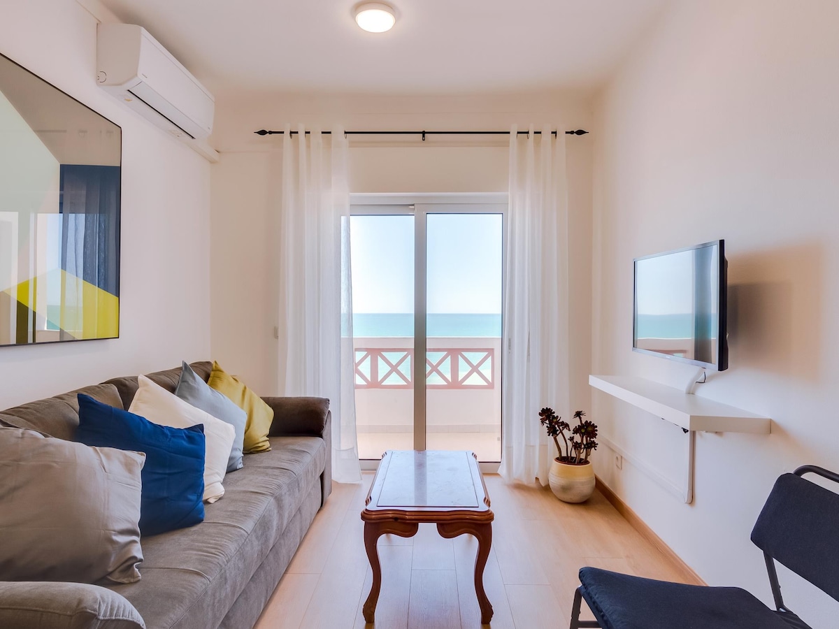 Beach front, 2 bdr apartment with balcony