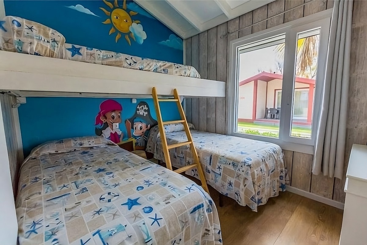 2 Beachfront Cabins! Water Park, Spa, Kid's Club!