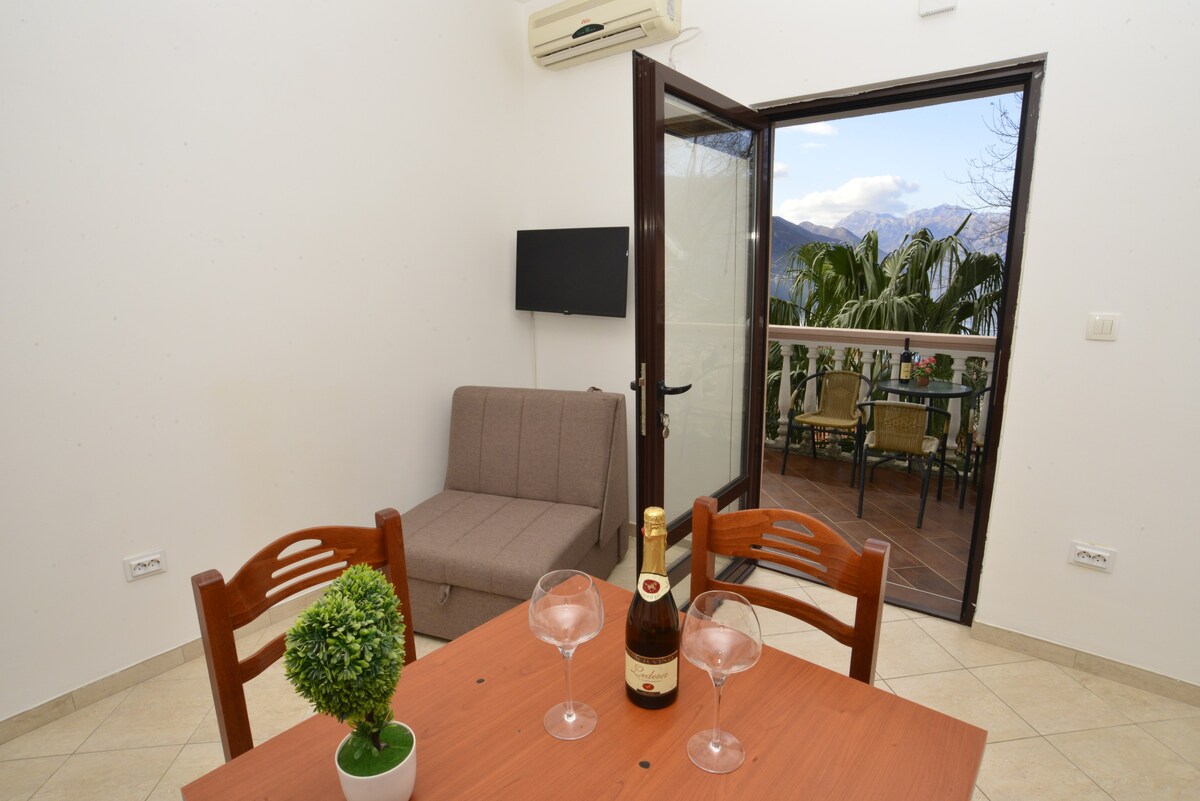 Apartment with Shared Terrace and Sea View 1