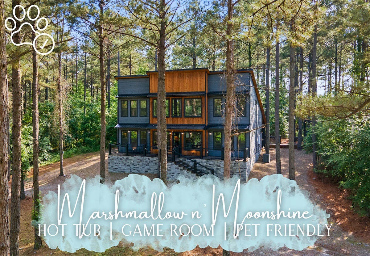 Hot Tub | Game Room | Pet-Friendly