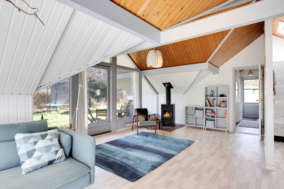Holiday home with wood-burning stove and pavilion