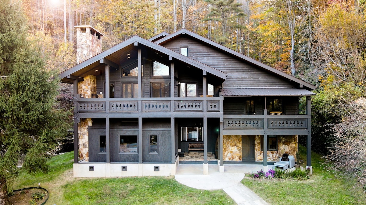 NEW! Private Chalet - Spectacular 4 Bed/4 Bath