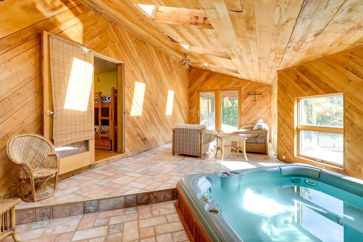 Spacious Woodbury Home w/ Pool + Hot Tub!