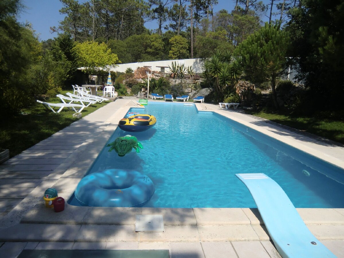 Villa 700 m away from the beach with swimming-pool