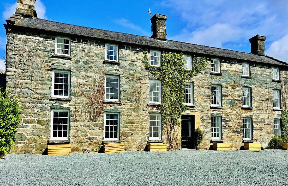 Snowdonia Manor (y Llwyn Manor)