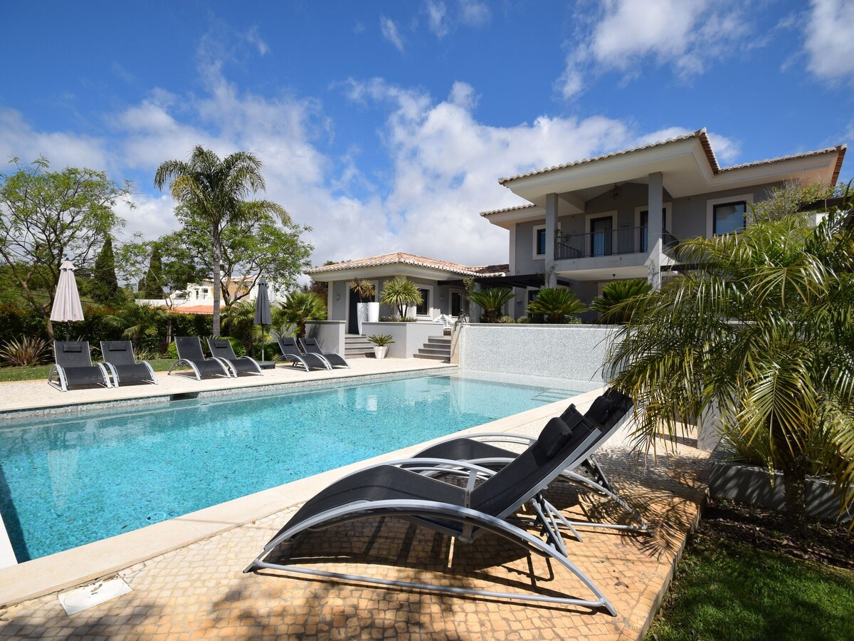 Modern villa with swimming pool near Carvoeiro