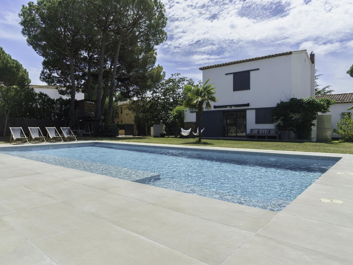 Casa exclusiva, jardín y piscina privada 1189