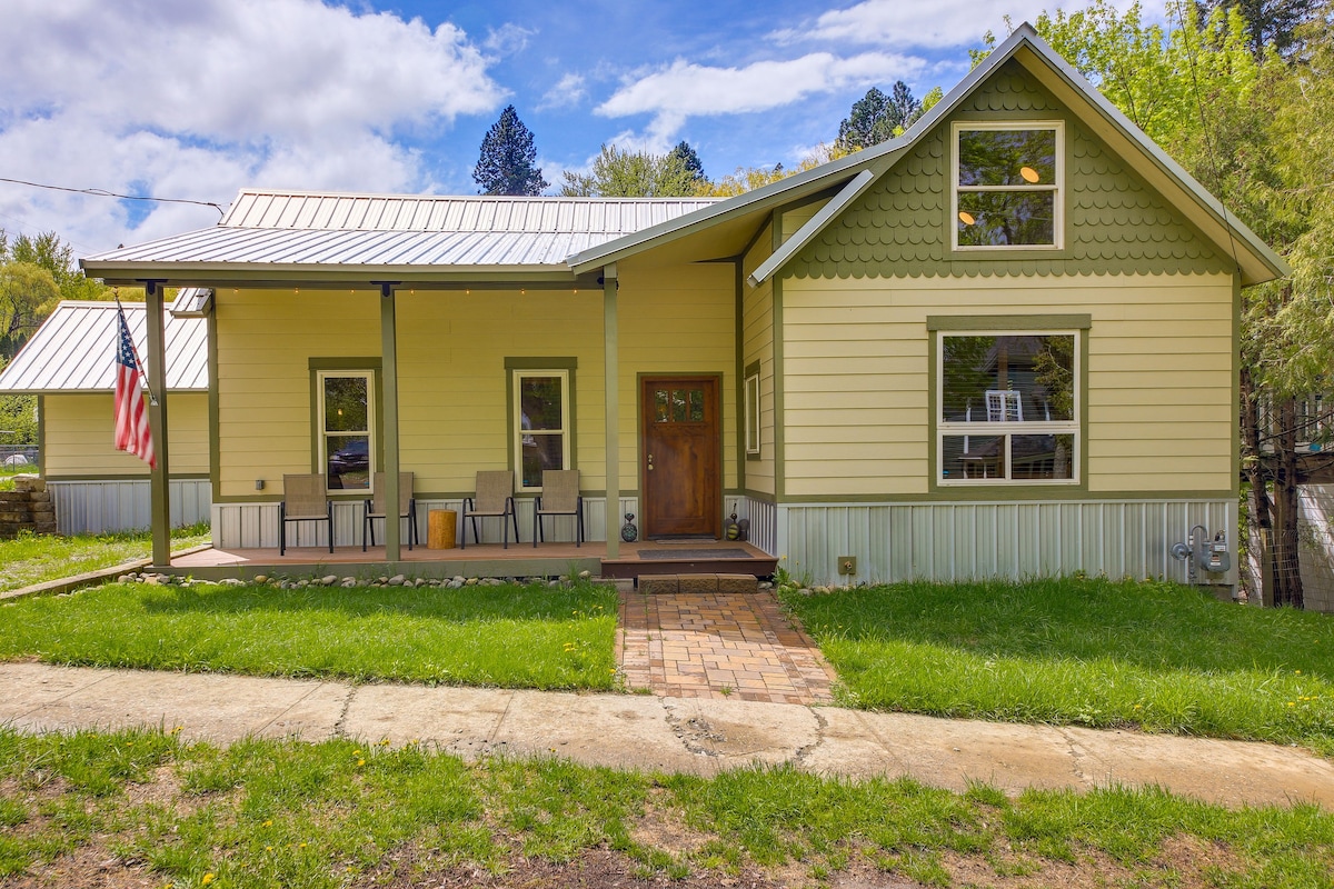 Downtown Bonners Ferry Home w/ Covered Porch!