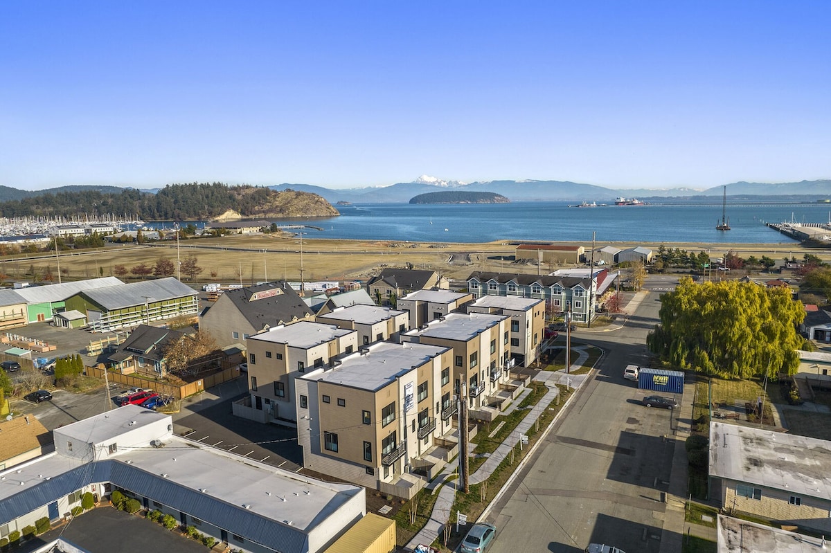 *BRAND NEW* Fully Updated Condo 918 in Anacortes
