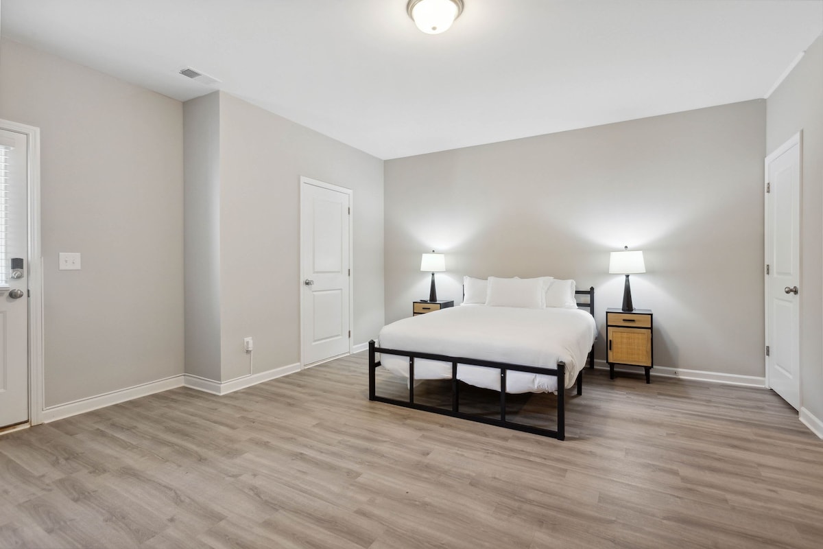 Basement Suite+Remote Station-near Atl Airport
