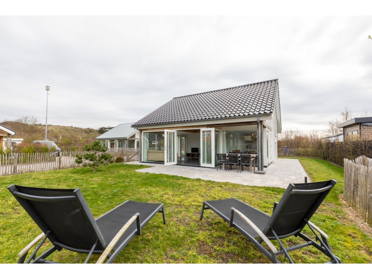 Holiday home near the bustling center of Renesse