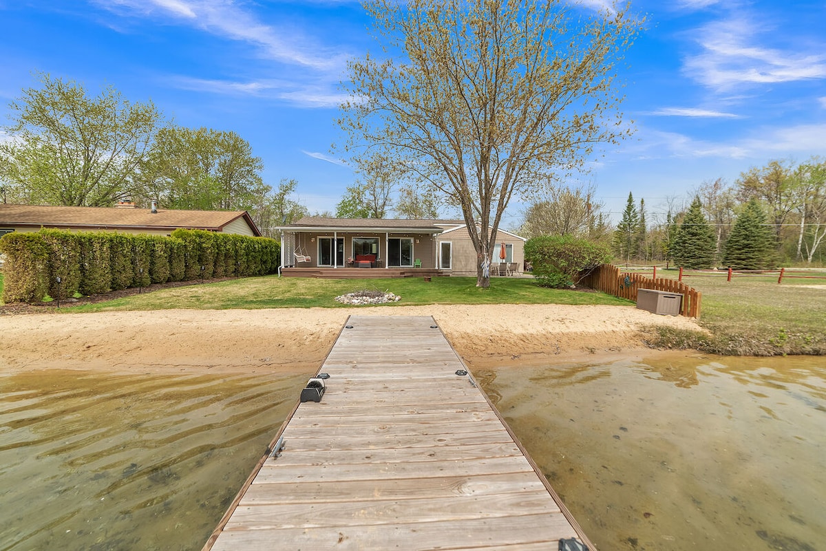 Wet Feet Retreat-Family lakefront fun awaits!