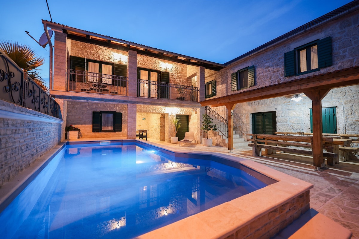 Authentic Villa Vita with private swimming pool