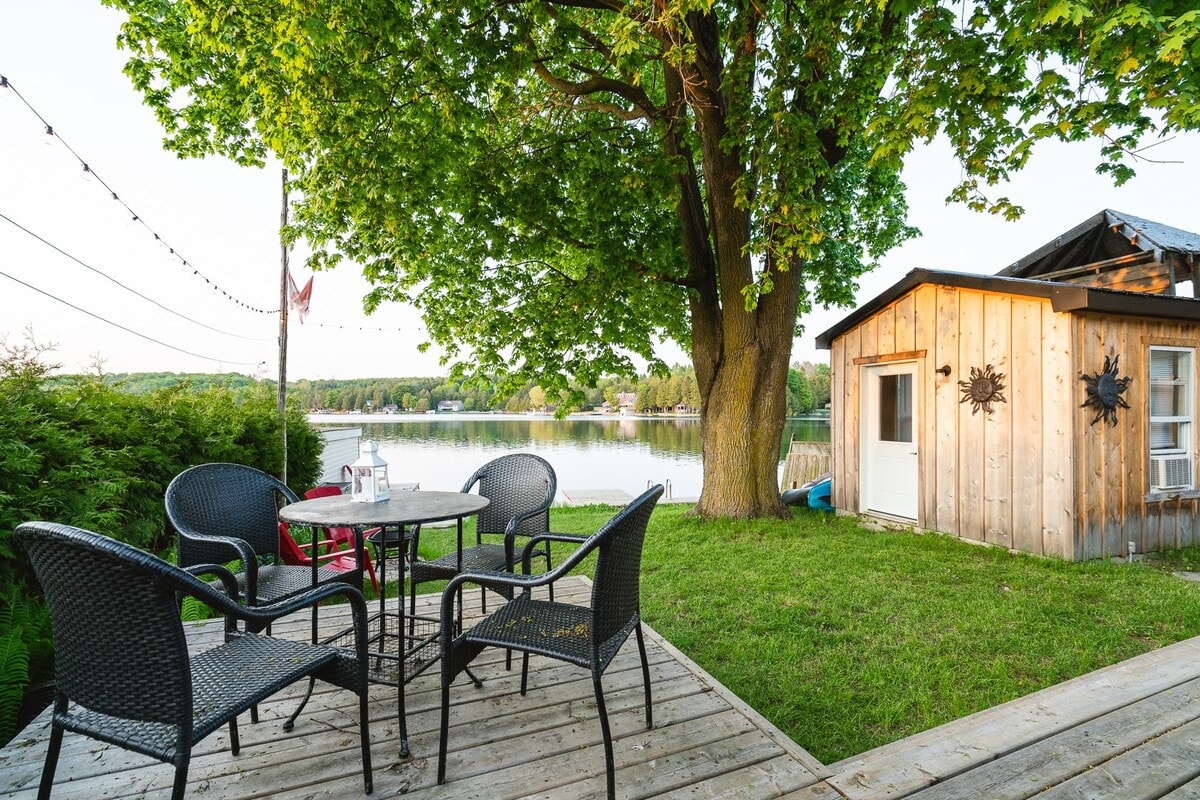 Waterfront Bliss: Firepit & BBQ Cottage R