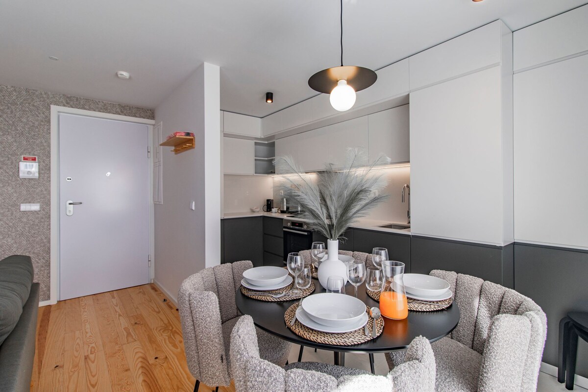 Stunning 2BR Apartment w/ Terrace by LovelyStay
