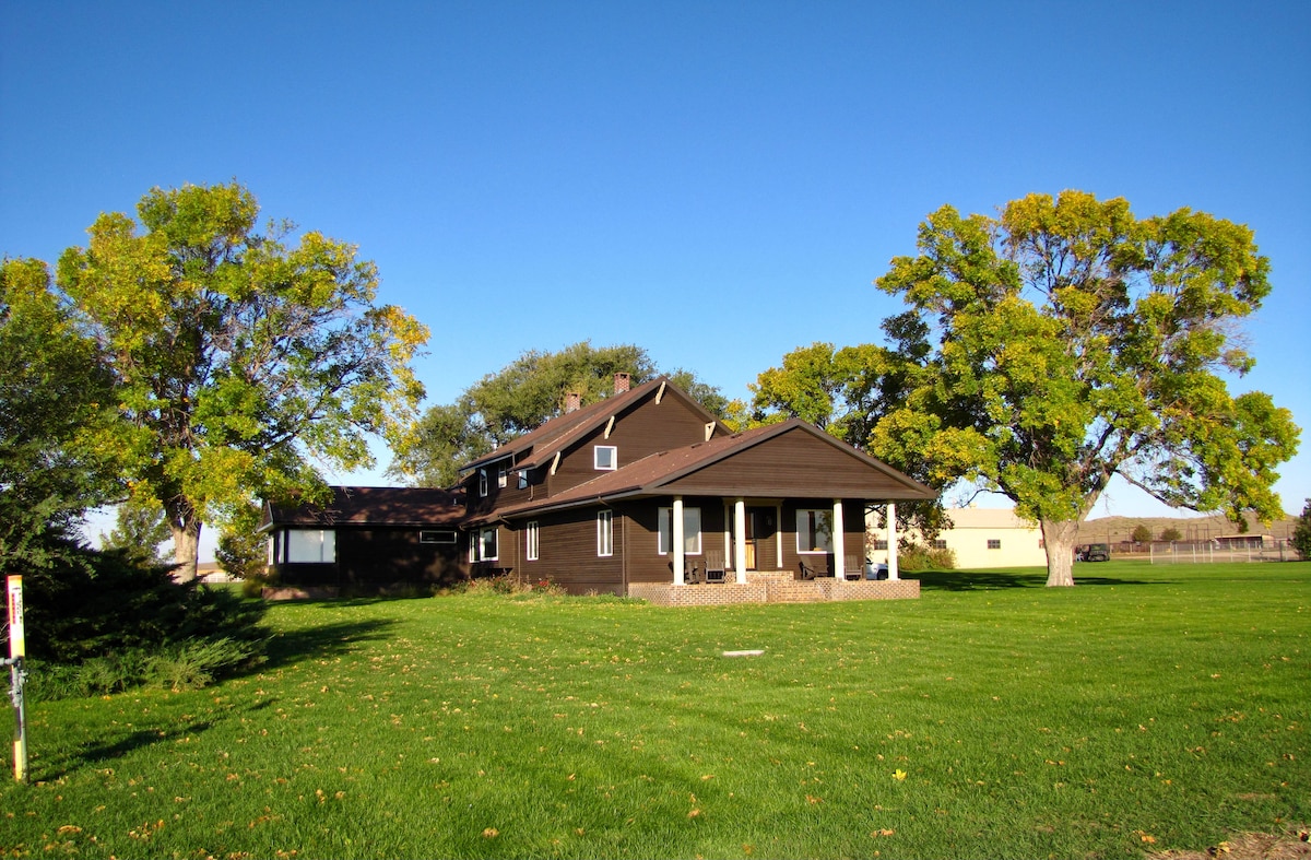 Hanging H Lodge in Sutherland, NE