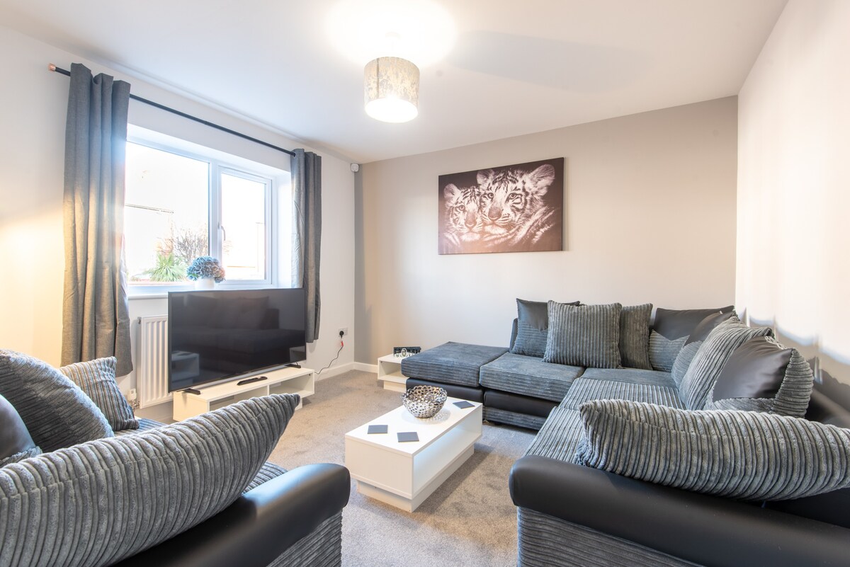 No205, 3 bed House/parking, sleeps 6 in Doncaster