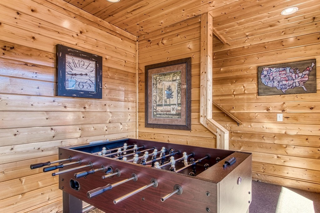 Stunning 3BR w/ VIEWS! Game Room + HOT TUB!