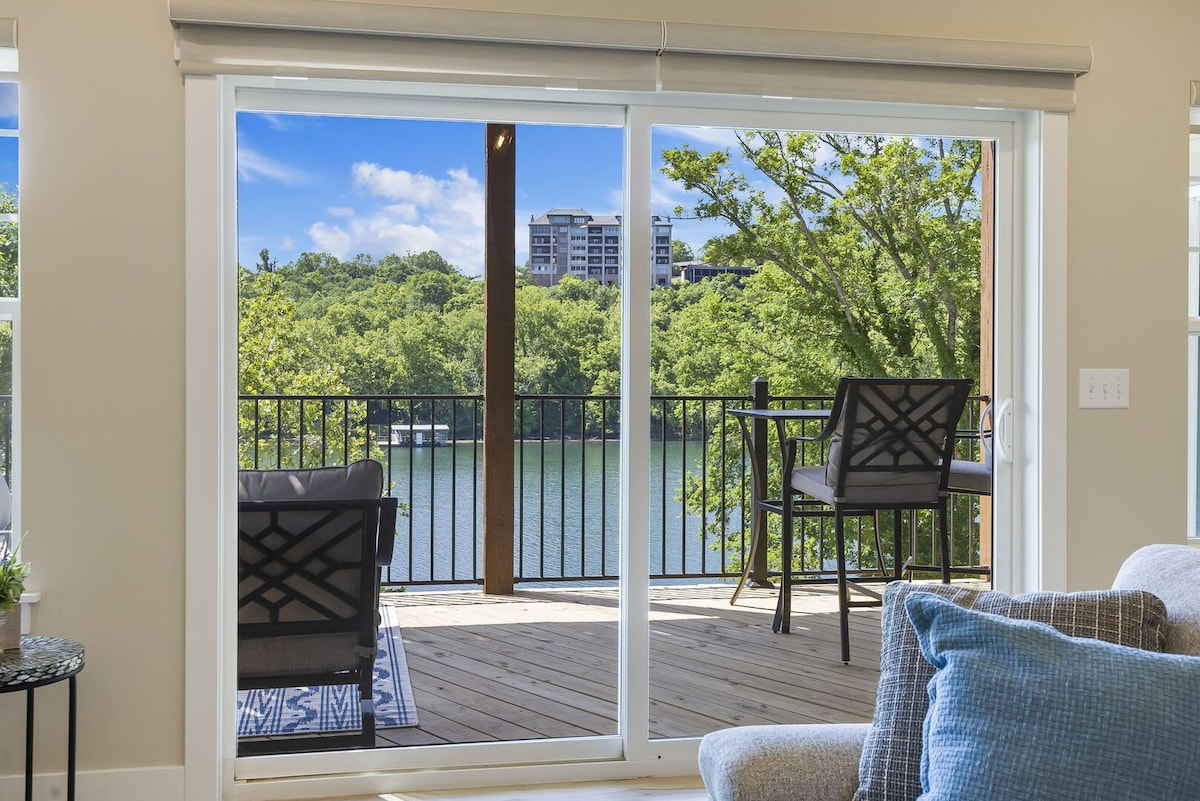 Lake Taneycomo Views, Near Attractions, Fireplace!