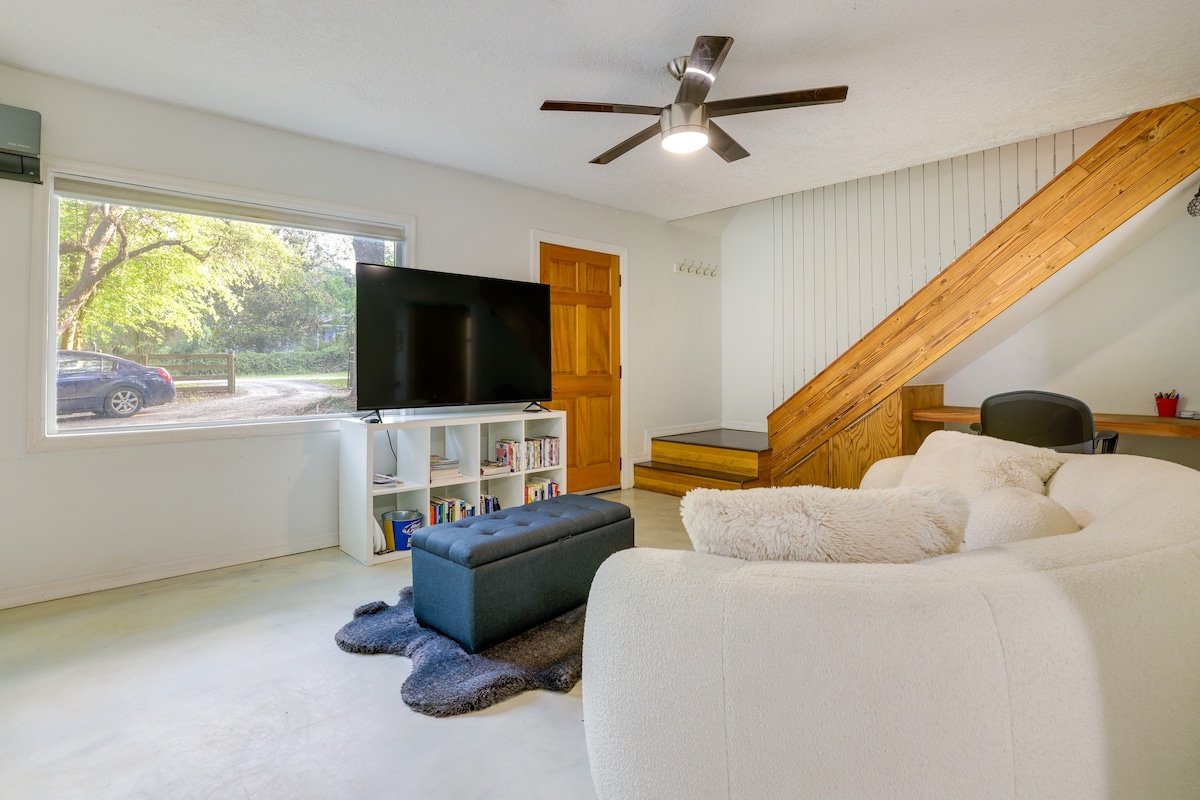 Pet-Friendly Gainesville Vacation Rental w/ Patio!