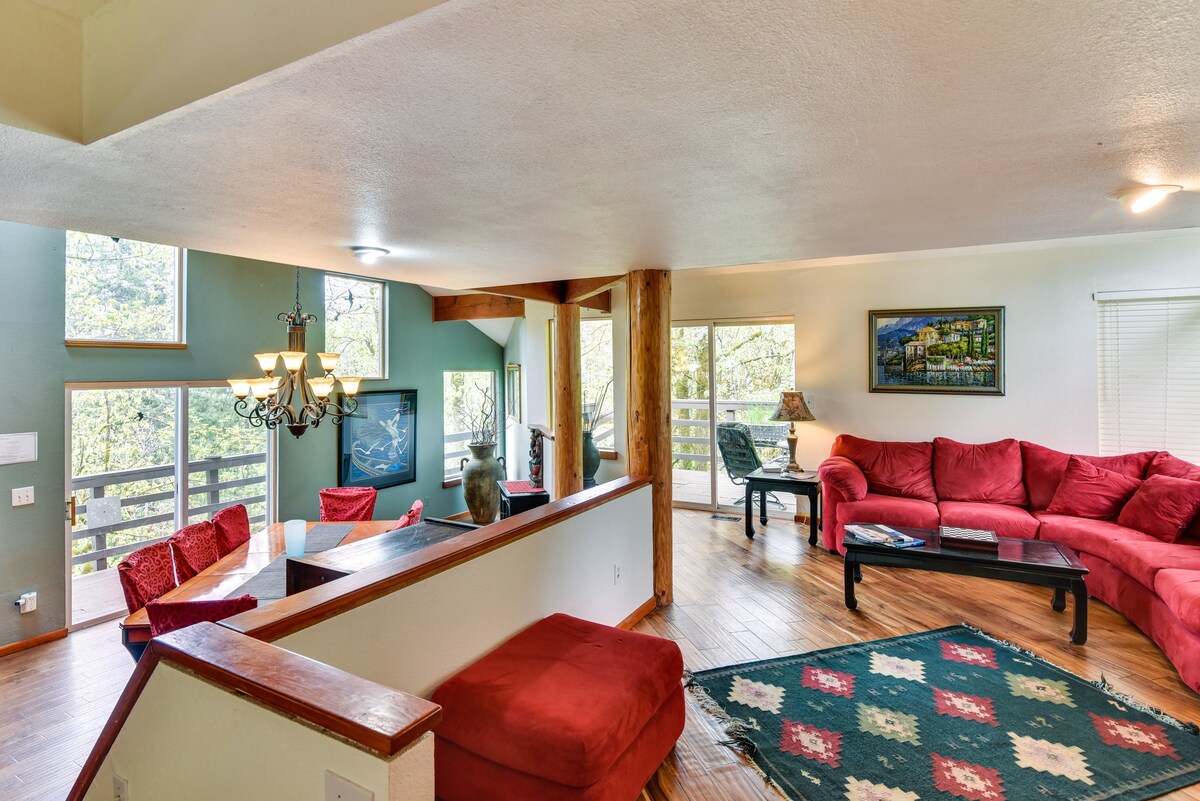 West Linn Vacation Rental w/ Private Hot Tub