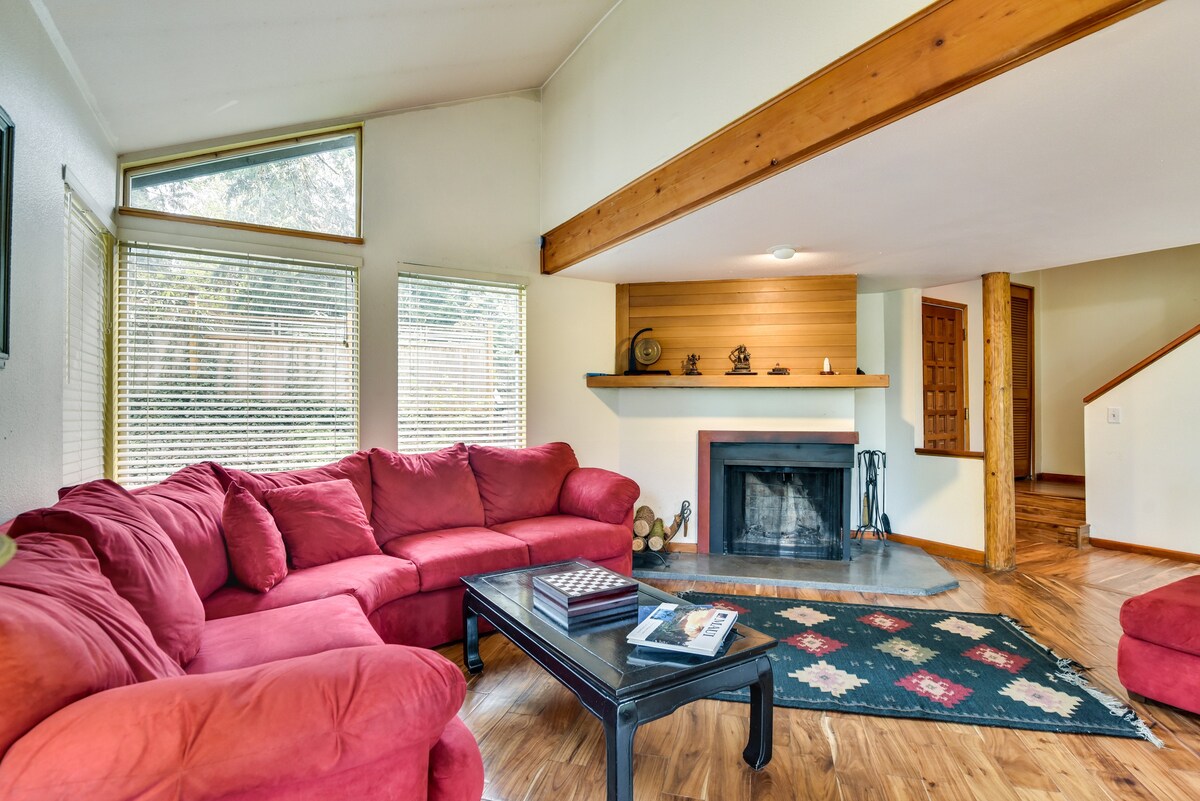 West Linn Vacation Rental w/ Private Hot Tub