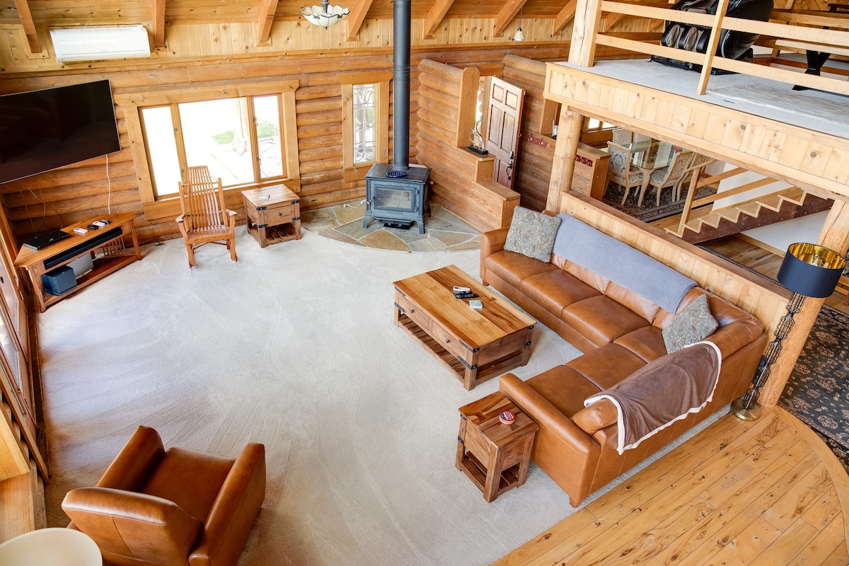 Jumping Juniper Ranch House and Yurt